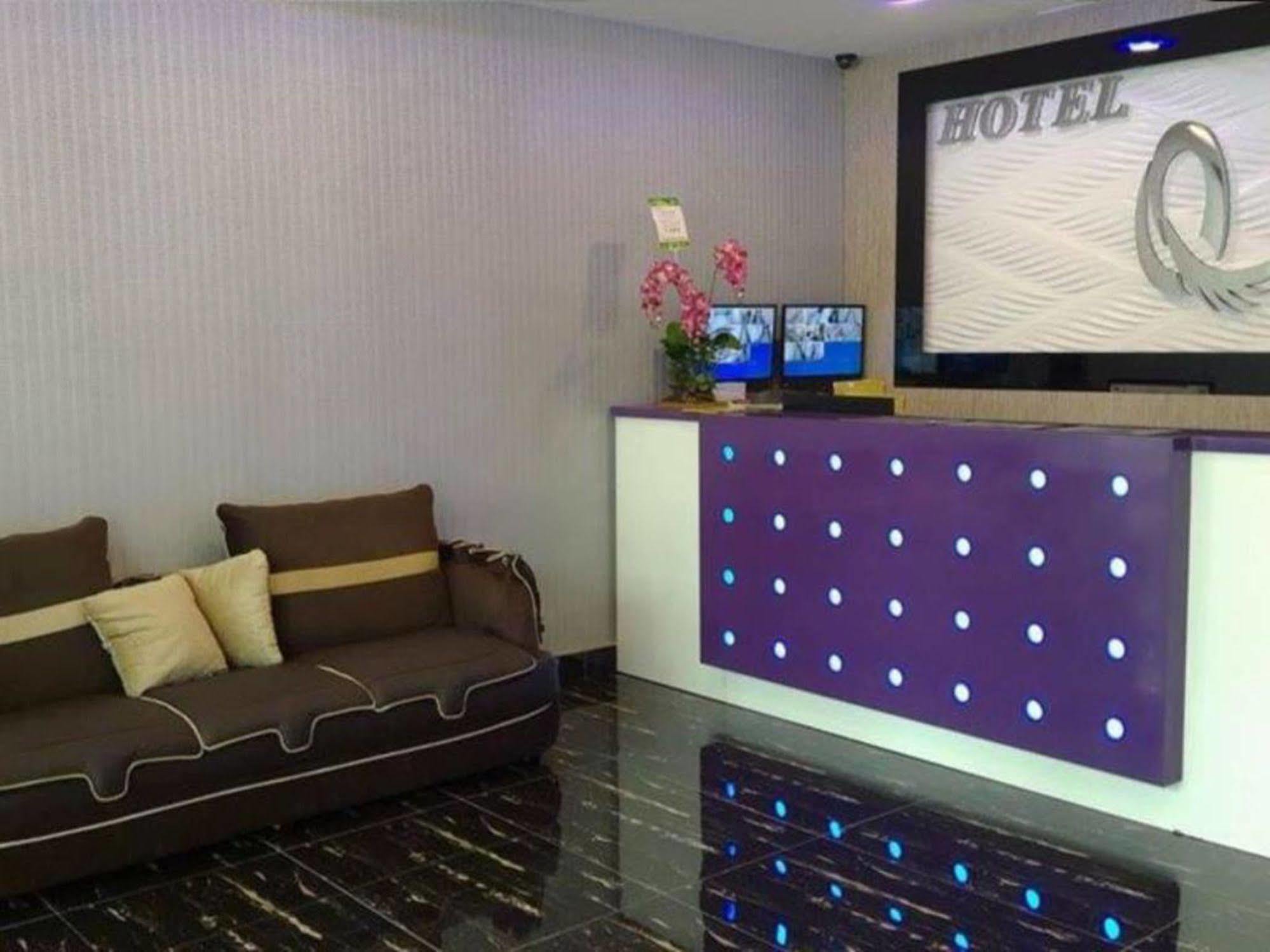 Oyo 176 Hotel Q Inn Petaling Jaya Extérieur photo