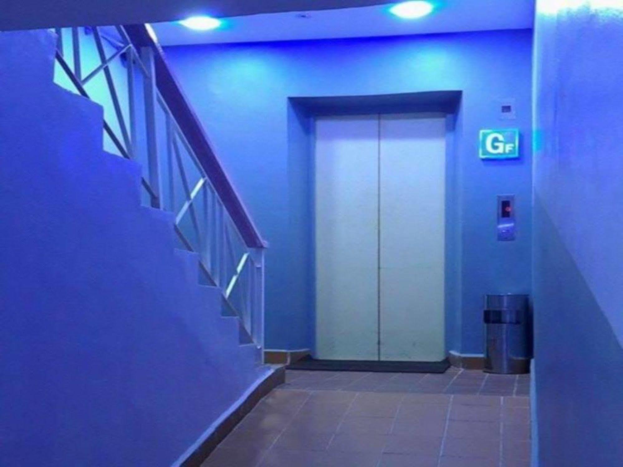 Oyo 176 Hotel Q Inn Petaling Jaya Extérieur photo