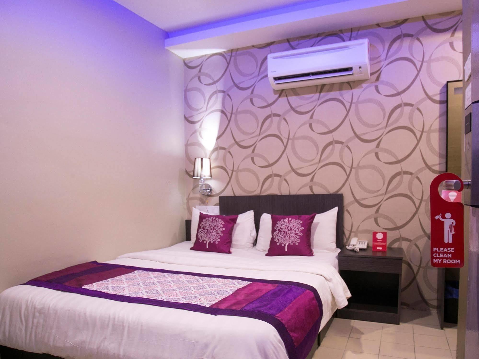 Oyo 176 Hotel Q Inn Petaling Jaya Extérieur photo
