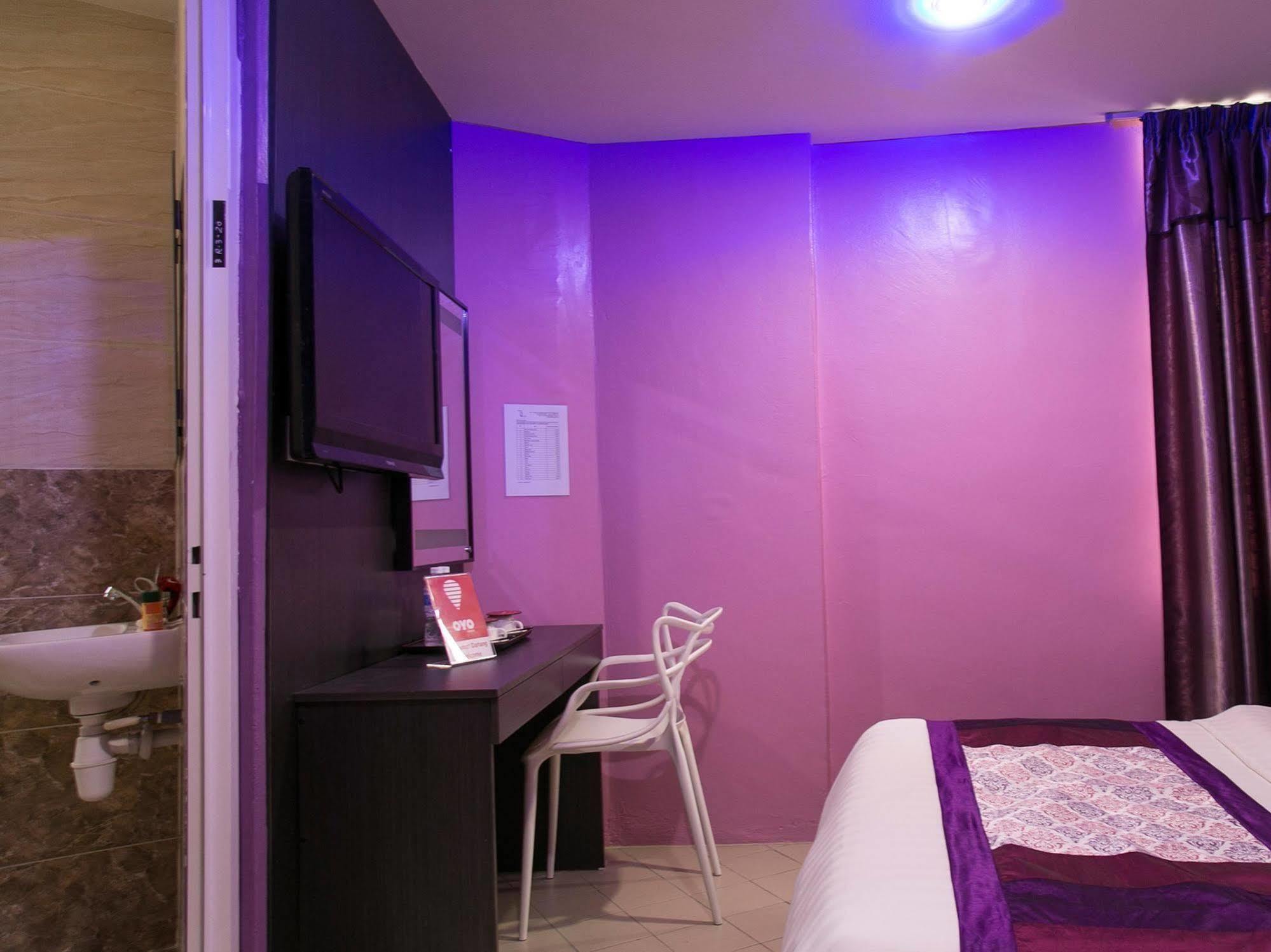 Oyo 176 Hotel Q Inn Petaling Jaya Extérieur photo
