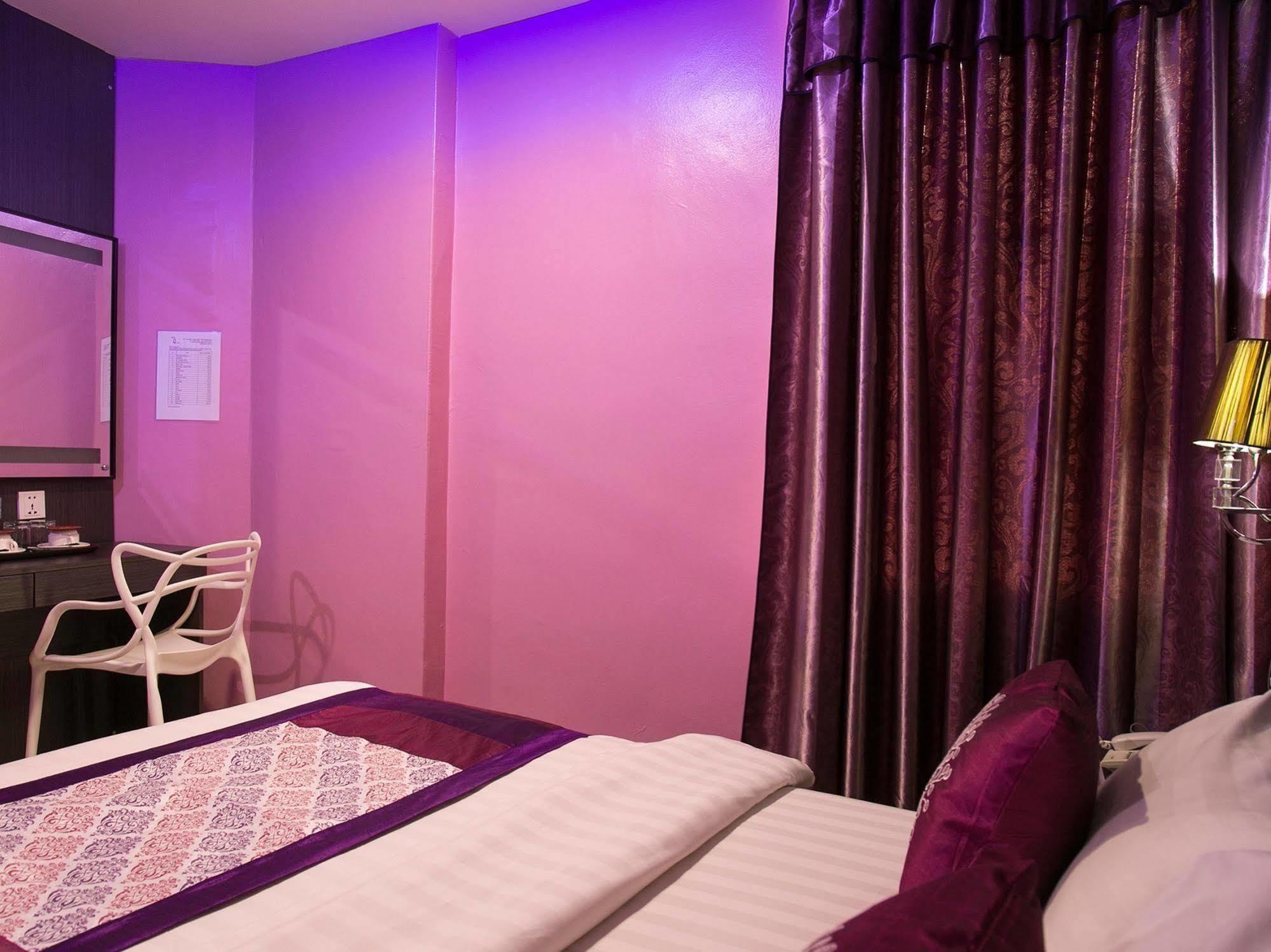 Oyo 176 Hotel Q Inn Petaling Jaya Extérieur photo