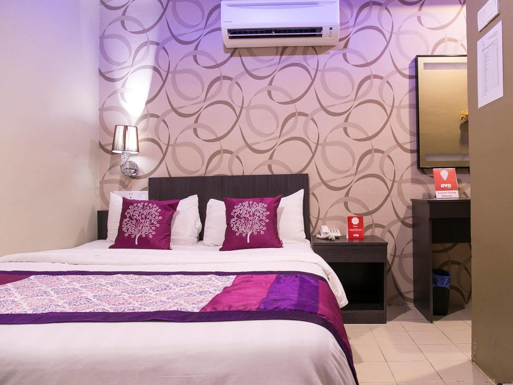 Oyo 176 Hotel Q Inn Petaling Jaya Extérieur photo