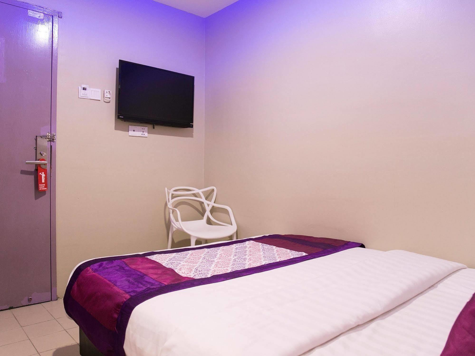 Oyo 176 Hotel Q Inn Petaling Jaya Extérieur photo