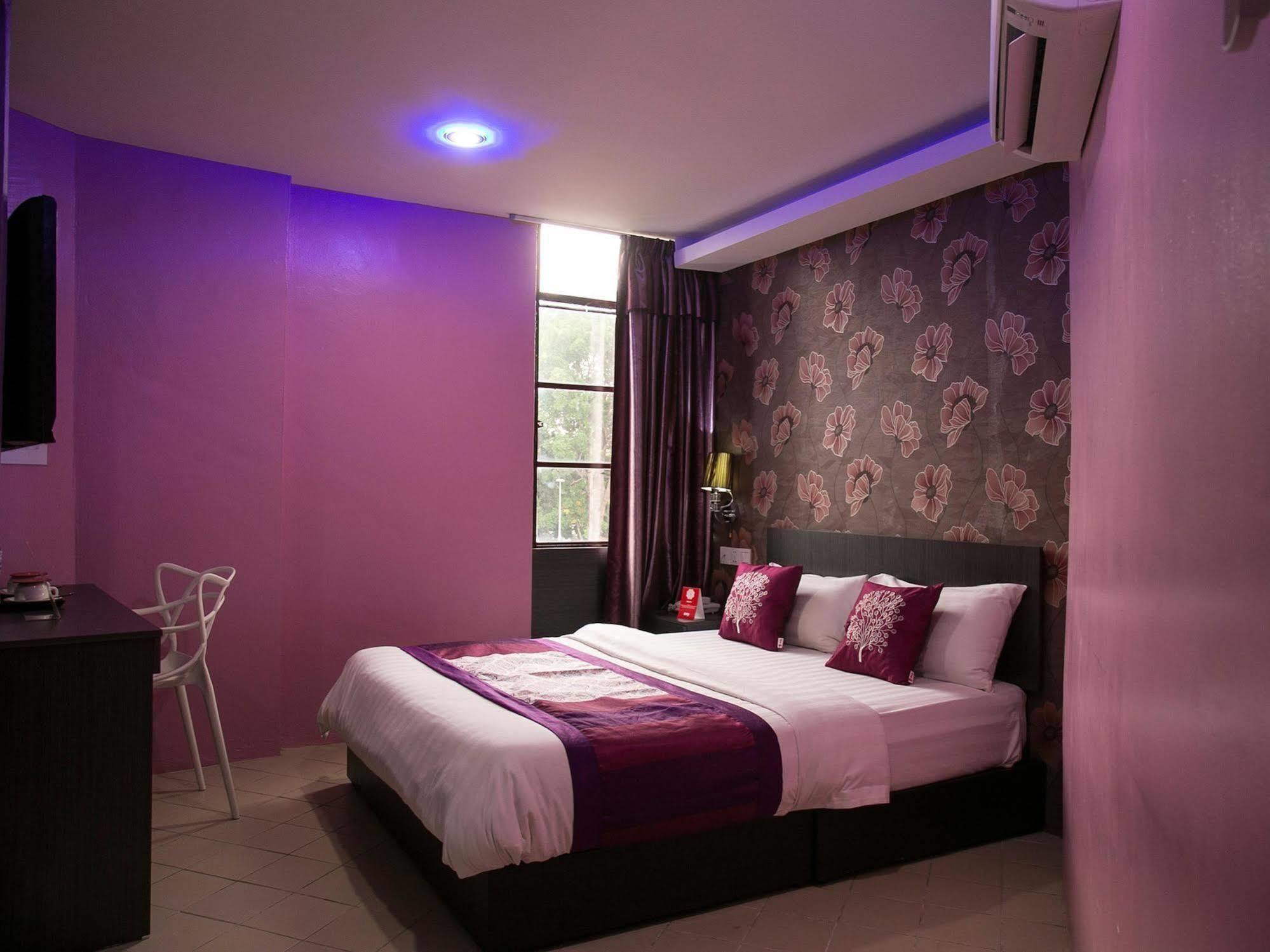 Oyo 176 Hotel Q Inn Petaling Jaya Extérieur photo