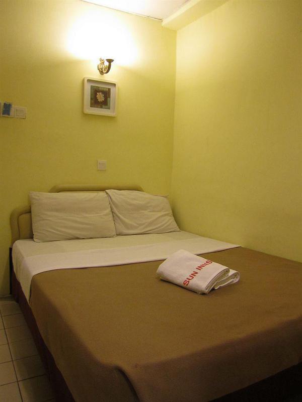 Oyo 176 Hotel Q Inn Petaling Jaya Extérieur photo