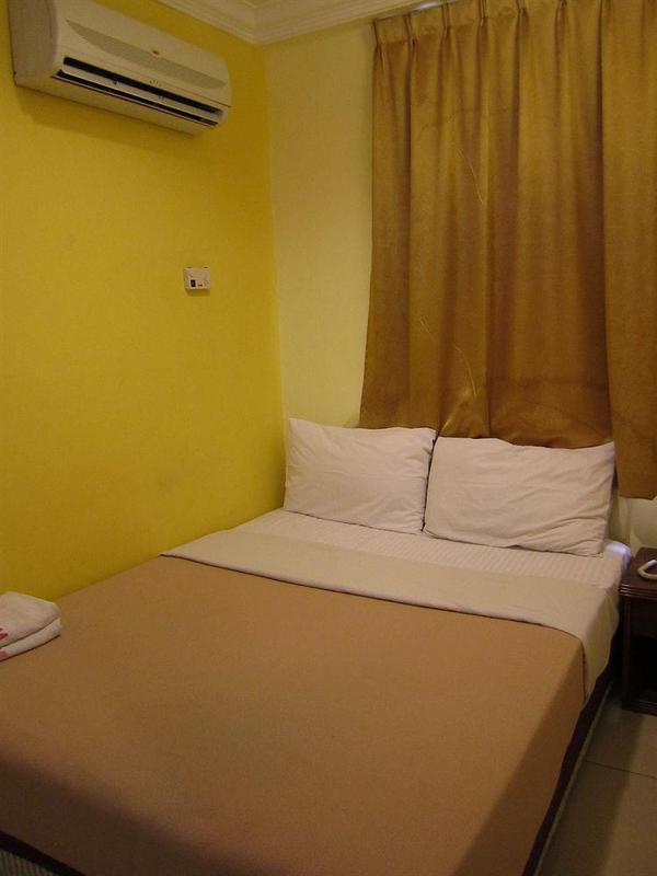 Oyo 176 Hotel Q Inn Petaling Jaya Extérieur photo