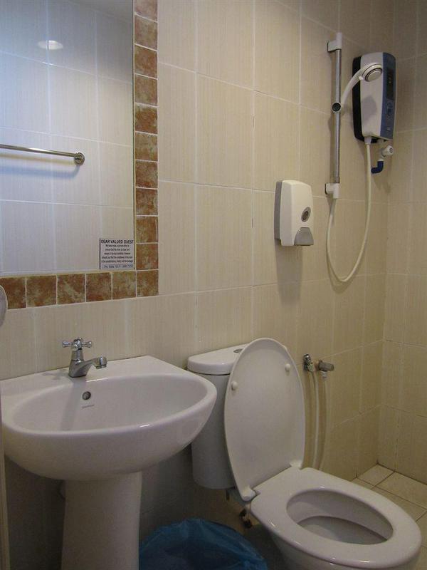 Oyo 176 Hotel Q Inn Petaling Jaya Extérieur photo